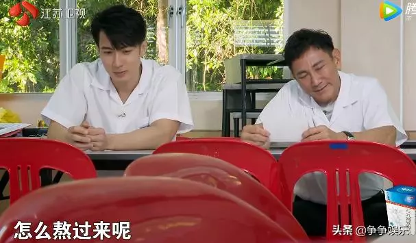 吳尊淚問:「媽走了,怎麼熬過來的?」 72歲爸坦承「靠鎮定劑入睡」逼哭萬人:相信她沒遺憾了...