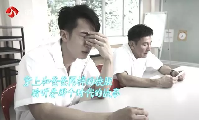 吳尊淚問:「媽走了,怎麼熬過來的?」 72歲爸坦承「靠鎮定劑入睡」逼哭萬人:相信她沒遺憾了...