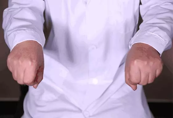 每天握拳100下,體內經絡通了,氣血足了,防止骨退化、預防近視及老花眼,身體越來越健康