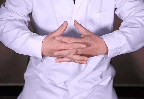 每天握拳100下,體內經絡通了,氣血足了,防止骨退化、預防近視及老花眼,身體越來越健康