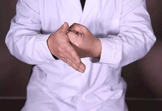 每天握拳100下,體內經絡通了,氣血足了,防止骨退化、預防近視及老花眼,身體越來越健康