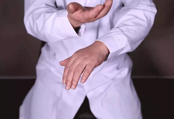 每天握拳100下,體內經絡通了,氣血足了,防止骨退化、預防近視及老花眼,身體越來越健康