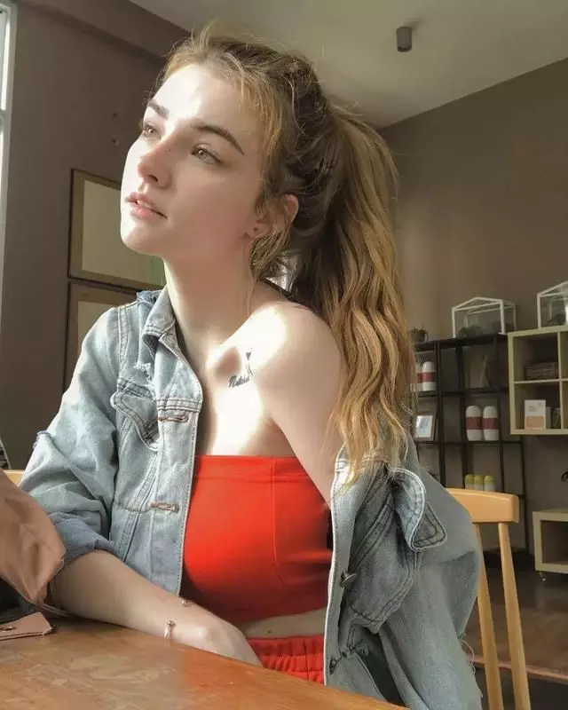 18歲泰國網紅一夜狂漲10萬粉絲,因太美被認為不真實!
