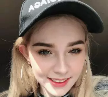 18歲泰國網紅一夜狂漲10萬粉絲,因太美被認為不真實!