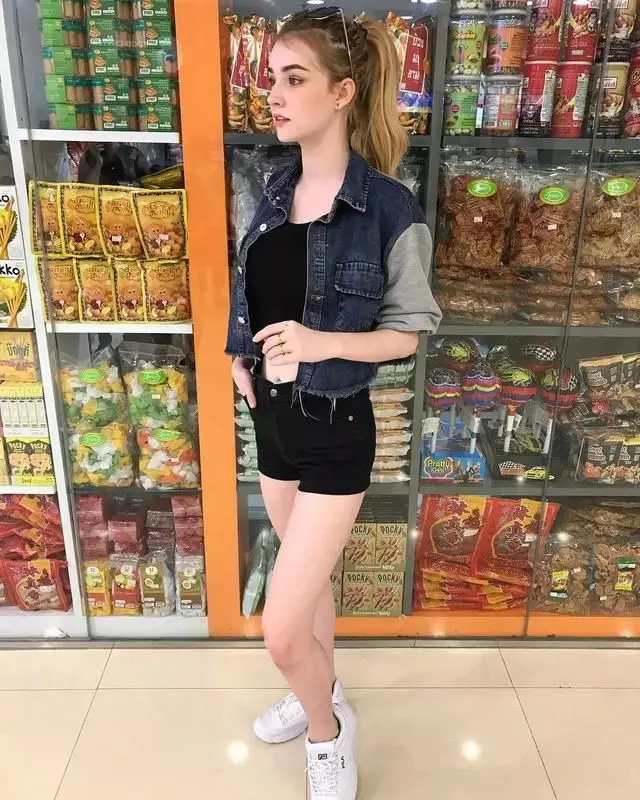 18歲泰國網紅一夜狂漲10萬粉絲,因太美被認為不真實!