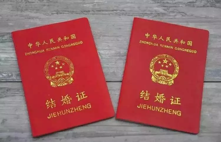 老公出差半年,卻帶著情人回來逼老婆離婚,拿出結婚證後他蒙了