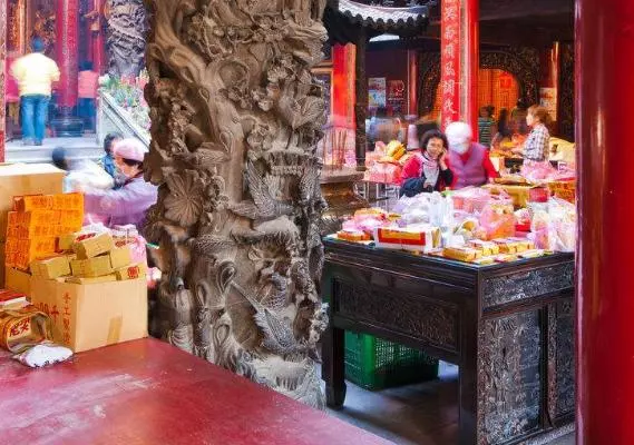 燒香拜佛卻「不靈」?因為我們都為私慾!沒有奉獻,哪裡有福報可言?