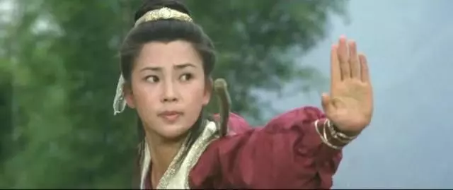 生兩個女兒仍不敵「真愛」,被李連杰拋棄後,她活得更幸福