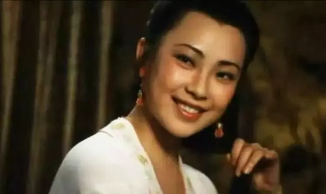 生兩個女兒仍不敵「真愛」,被李連杰拋棄後,她活得更幸福