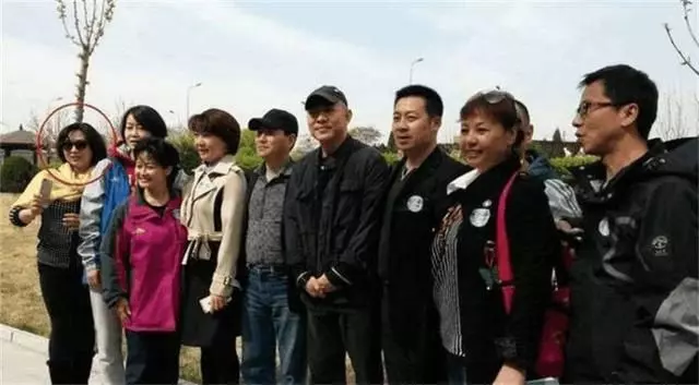 生兩個女兒仍不敵「真愛」,被李連杰拋棄後,她活得更幸福