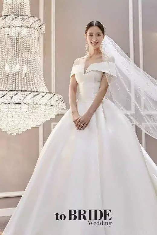 韓國性感女星克拉拉結婚 曾與筷子兄弟演情侶