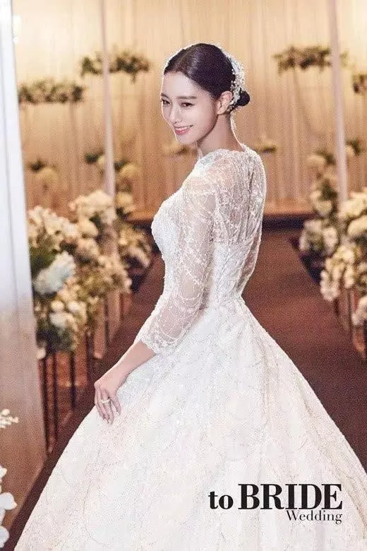 韓國性感女星克拉拉結婚 曾與筷子兄弟演情侶