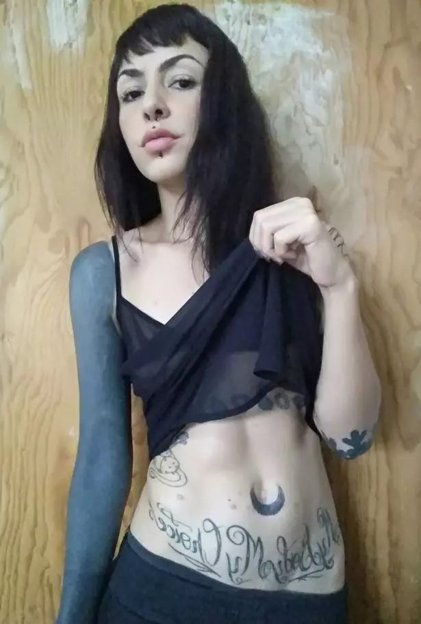 天上的星星摘不到 狂妹「摘下自己的肚臍」放封口袋:這比我的心還珍貴