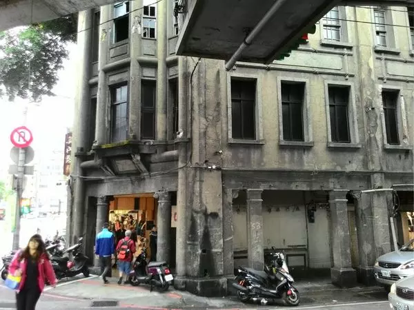 其實世間有36種鬼徘徊 遇到「美得太過分的女人」可能不知不覺已經帶走你魂魄!