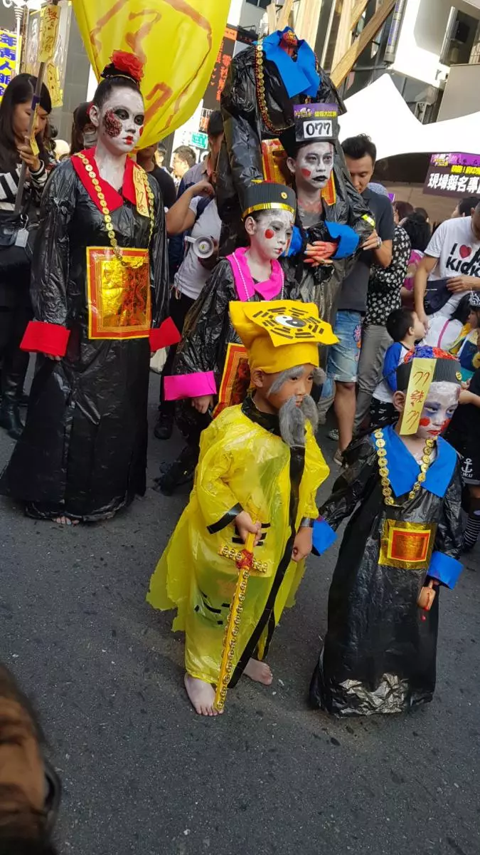 14個「萬聖節根本爸媽期末考」小朋友各種裝扮 突然懂為什麼現在都不想生了❤️️