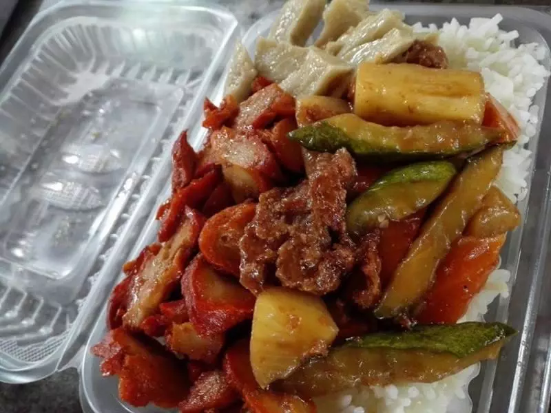 素食雜飯檔主好心酸 「這樣一盒飯RM5.20賣貴了嗎?」