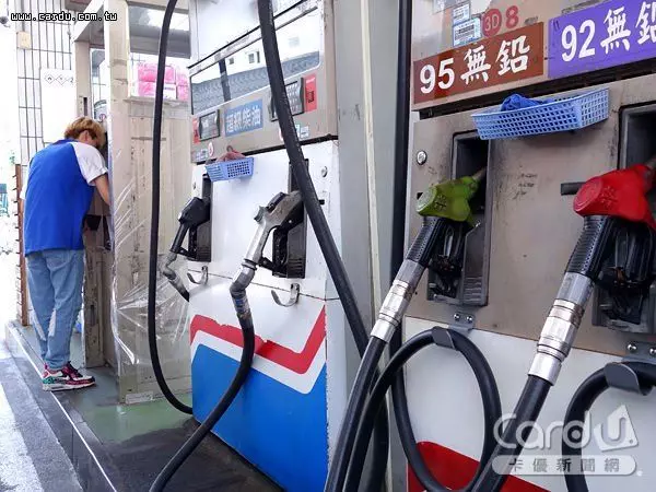 開車加500!工讀生恍神…1800加好加滿 車主問這一句「同事神救援」讓他笑著離開!