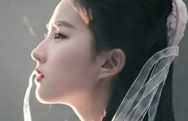 沒長著一張「濃妝臉」就別學baby熱巴,就像這些女明星~~