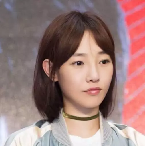 沒長著一張「濃妝臉」就別學baby熱巴,就像這些女明星~~