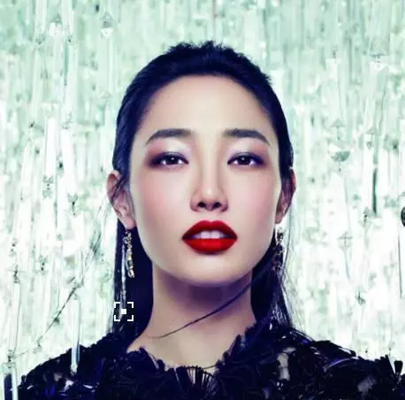 沒長著一張「濃妝臉」就別學baby熱巴,就像這些女明星~~