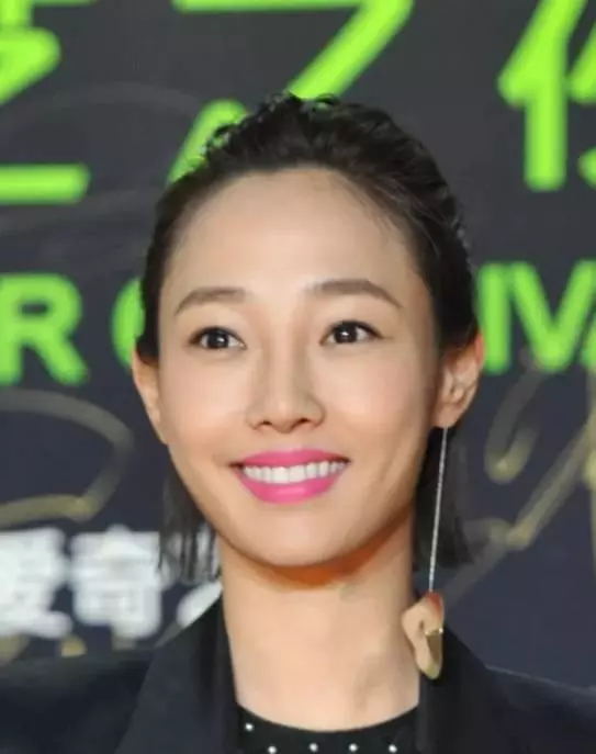 沒長著一張「濃妝臉」就別學baby熱巴,就像這些女明星~~
