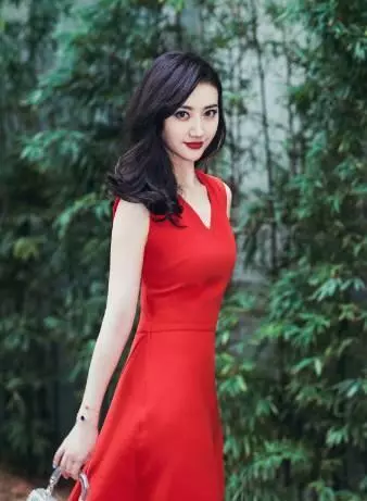 沒長著一張「濃妝臉」就別學baby熱巴,就像這些女明星~~