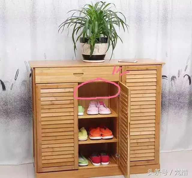 她僅用「伸縮桿+鐵網+塑膠束帶」收拾整屋雜物!曬出各種「神用法」屌打一堆高價好物!