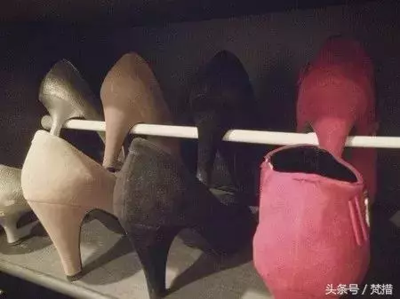 她僅用「伸縮桿+鐵網+塑膠束帶」收拾整屋雜物!曬出各種「神用法」屌打一堆高價好物!