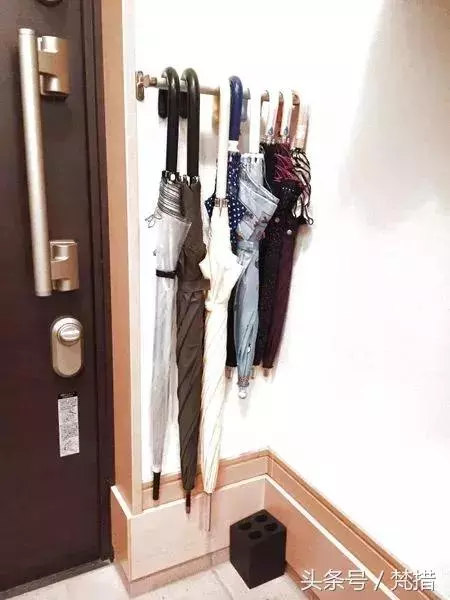 她僅用「伸縮桿+鐵網+塑膠束帶」收拾整屋雜物!曬出各種「神用法」屌打一堆高價好物!