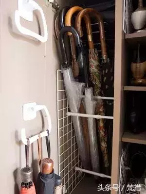 她僅用「伸縮桿+鐵網+塑膠束帶」收拾整屋雜物!曬出各種「神用法」屌打一堆高價好物!
