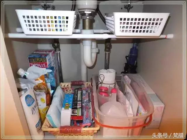 她僅用「伸縮桿+鐵網+塑膠束帶」收拾整屋雜物!曬出各種「神用法」屌打一堆高價好物!