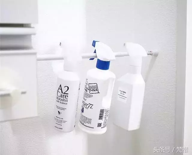 她僅用「伸縮桿+鐵網+塑膠束帶」收拾整屋雜物!曬出各種「神用法」屌打一堆高價好物!
