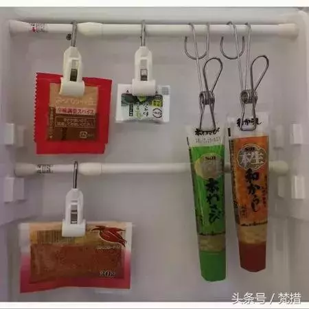 她僅用「伸縮桿+鐵網+塑膠束帶」收拾整屋雜物!曬出各種「神用法」屌打一堆高價好物!