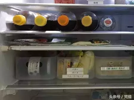 她僅用「伸縮桿+鐵網+塑膠束帶」收拾整屋雜物!曬出各種「神用法」屌打一堆高價好物!