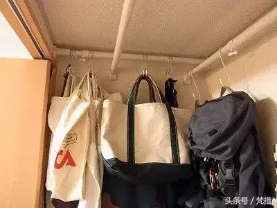 她僅用「伸縮桿+鐵網+塑膠束帶」收拾整屋雜物!曬出各種「神用法」屌打一堆高價好物!
