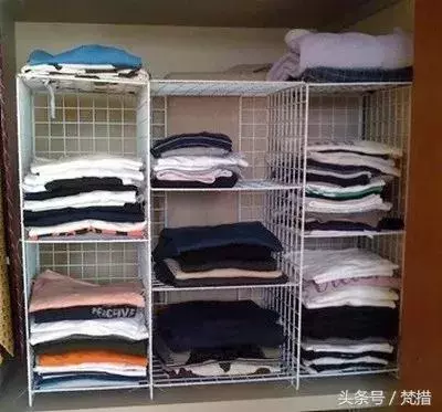 她僅用「伸縮桿+鐵網+塑膠束帶」收拾整屋雜物!曬出各種「神用法」屌打一堆高價好物!