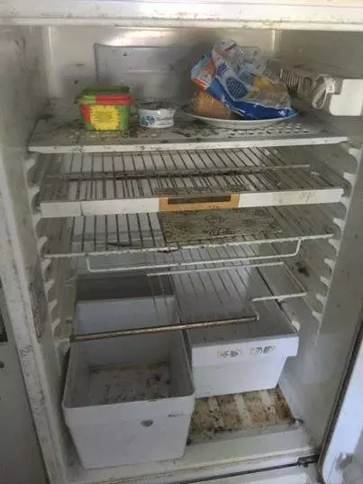 鄰居老奶奶「每次都匆忙關門」不讓人看見,她「勇敢破門而入」才發現房子內的驚人事實