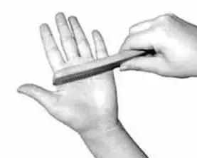 太驚訝!梳手心十分鐘,就能預防痴呆、腦中風,過了40要常做,現在知道還不晚!