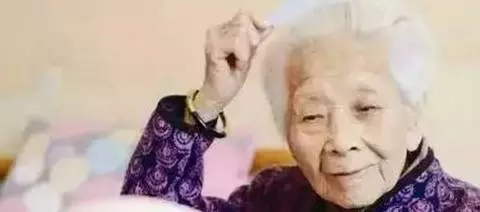 太驚訝!梳手心十分鐘,就能預防痴呆、腦中風,過了40要常做,現在知道還不晚!