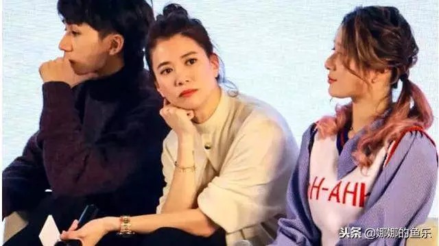 袁詠儀扎丸子頭現身活動,新髮型簡直美出一道街,網友:難怪張智霖那麼愛她~