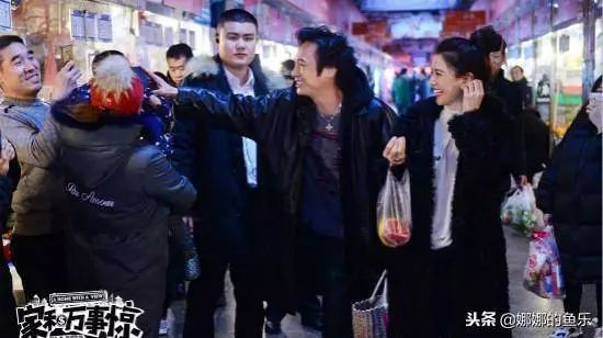 袁詠儀扎丸子頭現身活動,新髮型簡直美出一道街,網友:難怪張智霖那麼愛她~