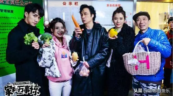 袁詠儀扎丸子頭現身活動,新髮型簡直美出一道街,網友:難怪張智霖那麼愛她~