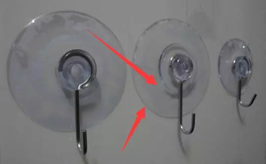 家裡的吸盤掛鉤老是掉?教你一簡單絕招,再掛10斤東西都沒問題!