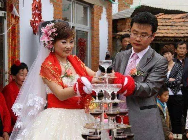 婆婆怪我她身體不適時沒管她,老公打我一巴掌,我拿出手機後老公跪求原諒