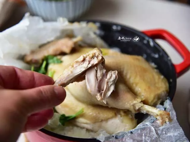 古法鹽焗雞鮮香入味,比鋒味做法簡單省事很多,時間就是它的秘方
