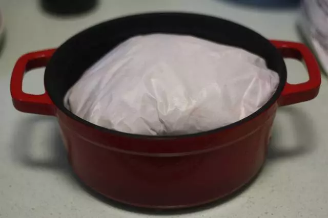 古法鹽焗雞鮮香入味,比鋒味做法簡單省事很多,時間就是它的秘方