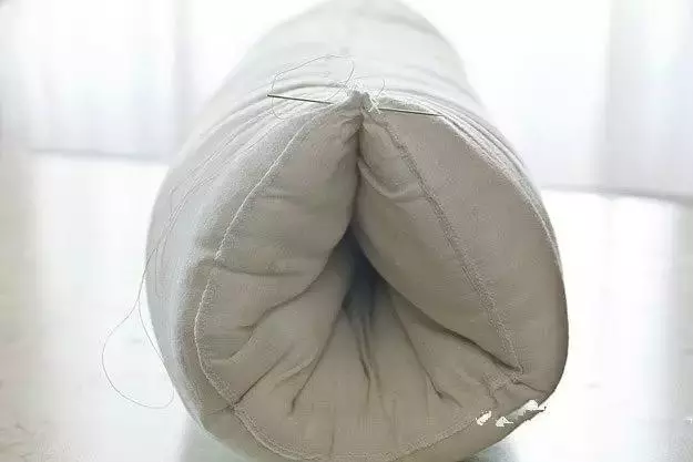 別在把「舊枕頭」丟掉了!這樣一改,百變傢具都不用花錢買!