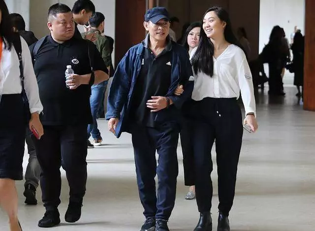 李連杰四個女兒PK,前妻黃秋燕與現任利智,誰的女兒更漂亮?