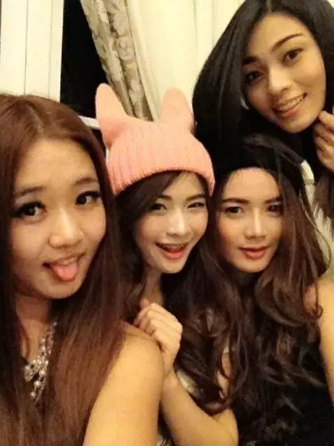李連杰四個女兒PK,前妻黃秋燕與現任利智,誰的女兒更漂亮?