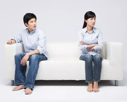 我媽生病我把她接進城,老婆卻總往娘家跑,我媽說老婆比我孝順